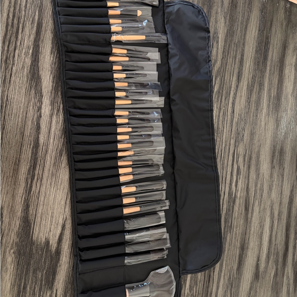 Black Makeup Brush Set with Case
